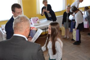 patriotyczne-spiewanie-w-zwierniku.jpg patriotyczne-spiewanie-w-zwierniku.jpg