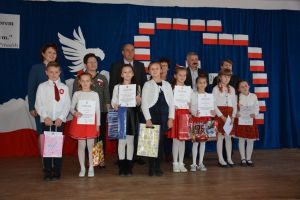 patriotyczne-spiewanie-w-zwierniku.jpg patriotyczne-spiewanie-w-zwierniku.jpg