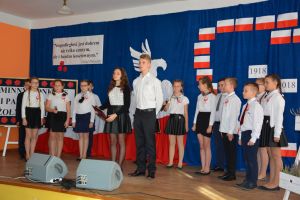 patriotyczne-spiewanie-w-zwierniku.jpg patriotyczne-spiewanie-w-zwierniku.jpg