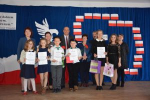 patriotyczne-spiewanie-w-zwierniku.jpg patriotyczne-spiewanie-w-zwierniku.jpg