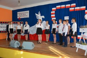 patriotyczne-spiewanie-w-zwierniku.jpg patriotyczne-spiewanie-w-zwierniku.jpg