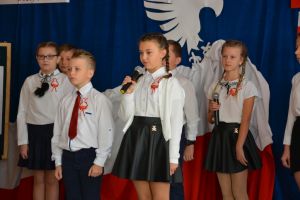 patriotyczne-spiewanie-w-zwierniku.jpg patriotyczne-spiewanie-w-zwierniku.jpg