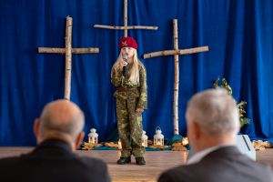 patriotyczne-spiewanie-w-zwierniku.jpg