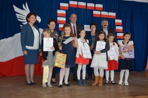 patriotyczne-spiewanie-w-zwierniku.jpg patriotyczne-spiewanie-w-zwierniku.jpg
