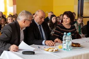 patriotyczne-spiewanie-w-zwierniku.jpg