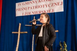 patriotyczne-spiewanie-w-zwierniku.jpg