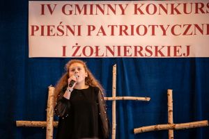 patriotyczne-spiewanie-w-zwierniku.jpg