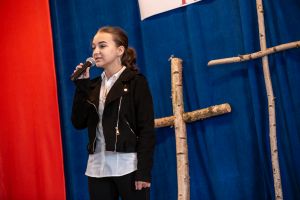 patriotyczne-spiewanie-w-zwierniku.jpg