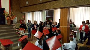 pierwszoklasisci-po-pasowaniu.jpg pierwszoklasisci-po-pasowaniu.jpg