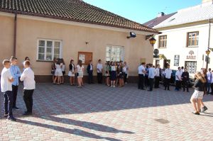 pierwszy-dzwonek-dla-ponad-1700-uczniow.jpg