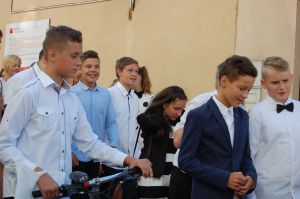 pierwszy-dzwonek-dla-ponad-1700-uczniow.jpg