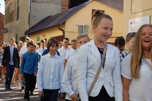 pierwszy-dzwonek-dla-ponad-1700-uczniow.jpg