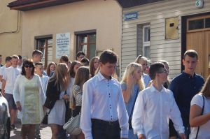 pierwszy-dzwonek-dla-ponad-1700-uczniow.jpg