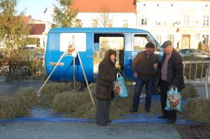podzielono-sie-siankiem-i-swiatelkiem.jpg