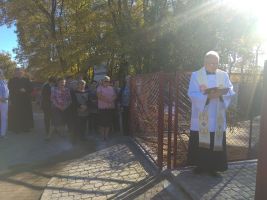 poswiecenie-krzyza-przy-szkole-w-parkoszu.jpg poswiecenie-krzyza-przy-szkole-w-parkoszu.jpg
