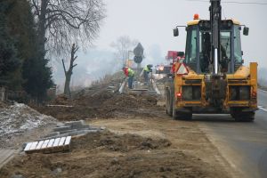 powstaje-chodnik-przy-drodze-krajowej-nr-73.jpg powstaje-chodnik-przy-drodze-krajowej-nr-73.jpg