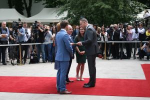 prezydent-wreczyl-nagrode-dla-taurusa.jpg