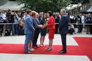 prezydent-wreczyl-nagrode-dla-taurusa.jpg
