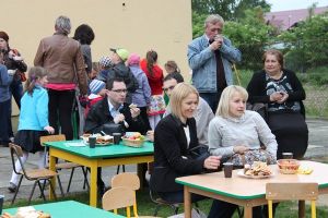 rodzina-na-pikniku-nowe.jpg