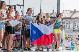 roztanczeni-pielgrzymi-z-czech.jpg
