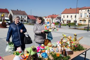 rynek-w-pilznie-pelen-ozdob-wielkanocnych.jpg