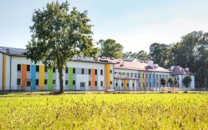 sala-w-strzegocicach-sluzy-uczniom.jpg
