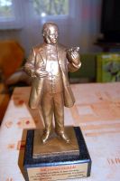 statuetka-dla-wybitnego-pszczelarza.jpg statuetka-dla-wybitnego-pszczelarza.jpg
