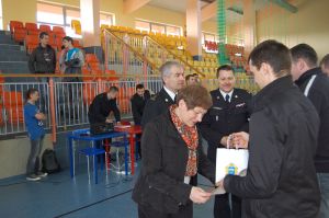 strazacy-w-roli-pilkarzy.jpg