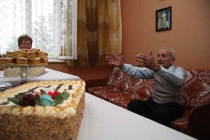 stulatek-pojdzie-glosowac.jpg stulatek-pojdzie-glosowac.jpg