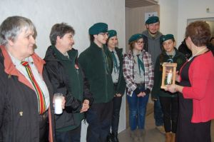 swiatlo-betlejemskie-plonie-w-urzedzie.jpg swiatlo-betlejemskie-plonie-w-urzedzie.jpg