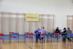 szachista-z-lwowa-z-pucharem-omegi.jpg