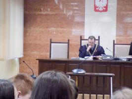 uczniowie-w-sadzie.jpg uczniowie-w-sadzie.jpg