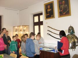 uczniowie-z-dobrkowa-w-muzeum-w-pilznie.jpg