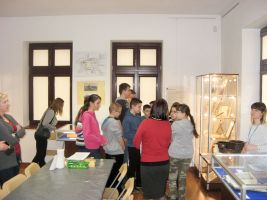 uczniowie-z-dobrkowa-w-muzeum-w-pilznie.jpg