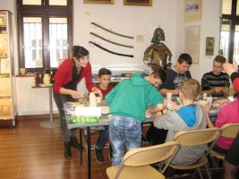 uczniowie-z-dobrkowa-w-muzeum-w-pilznie.jpg