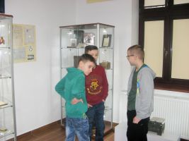 uczniowie-z-dobrkowa-w-muzeum-w-pilznie.jpg