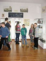 uczniowie-z-dobrkowa-w-muzeum-w-pilznie.jpg