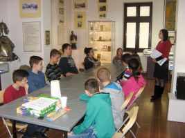 uczniowie-z-dobrkowa-w-muzeum-w-pilznie.jpg