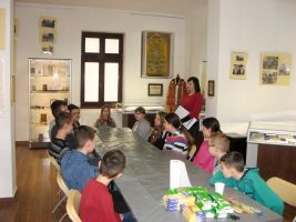 uczniowie-z-dobrkowa-w-muzeum-w-pilznie.jpg