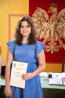 uczniowie-z-nagrodami-burmistrza.jpg