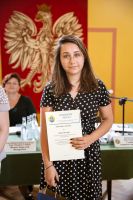uczniowie-z-nagrodami-burmistrza.jpg