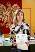 uczniowie-z-nagrodami-burmistrza.jpg