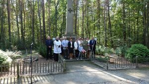 uroczystosc-przy-pomniku-w-goleczynie.jpg
