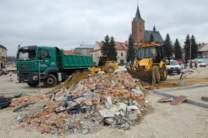 wznowiono-prace-na-rynku-w-pilznie.jpg wznowiono-prace-na-rynku-w-pilznie.jpg