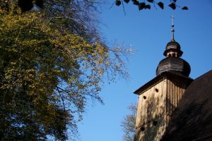 zabytkowy-kosciol-z-nowym-dachem.jpg