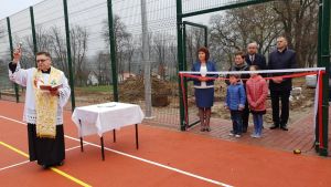 zwiernik-z-boiskiem-wielofunkcyjnym.jpg zwiernik-z-boiskiem-wielofunkcyjnym.jpg